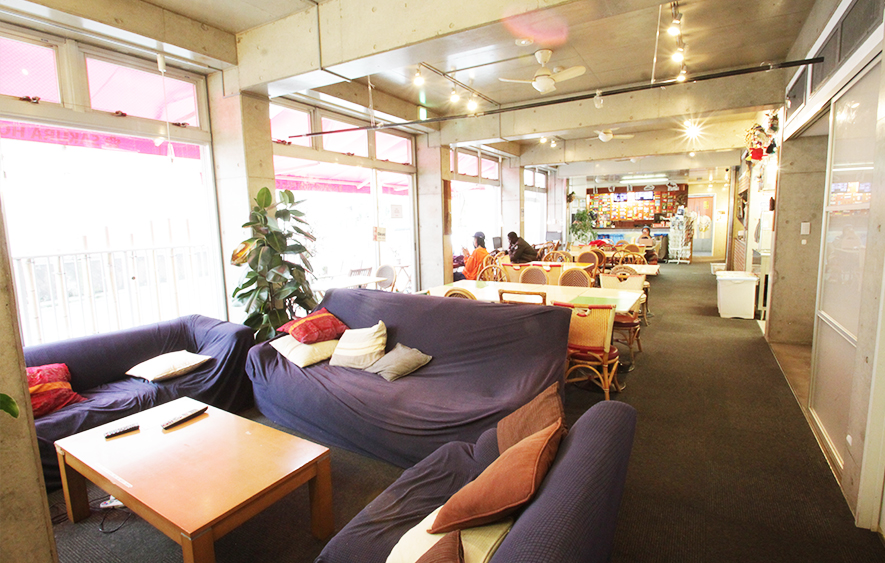 サクラカフェ 浅草 Sakura Cafe Asakusa 世界中の旅人が集うインターナショナルなカフェ
